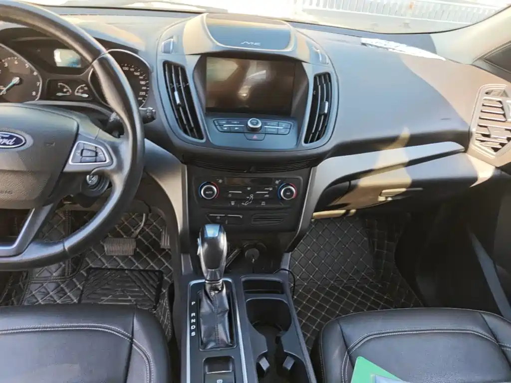 Фото 13 - Ford Kuga