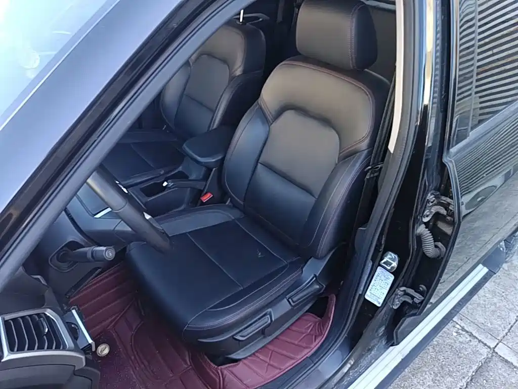 SAIC Maxus Maxus T60 2018 2017 2.0T Gasoline Automatic 4WD High Chassis Elite Standard Bed