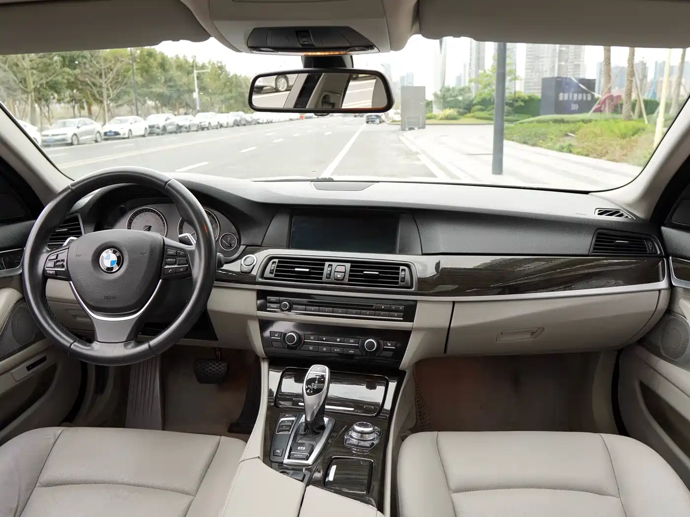 BMW 5 Series 2012 535Li Leadership фото 7