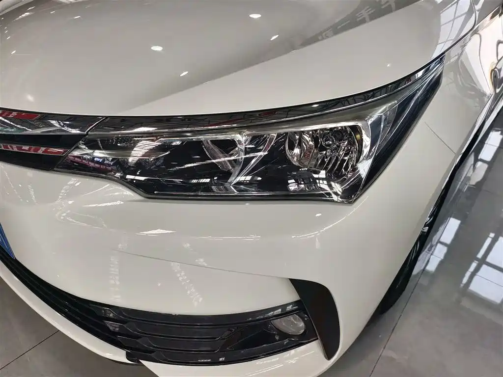 Toyota Corolla 2017 Facelift 1.2T S-CVT GL-i фото 3