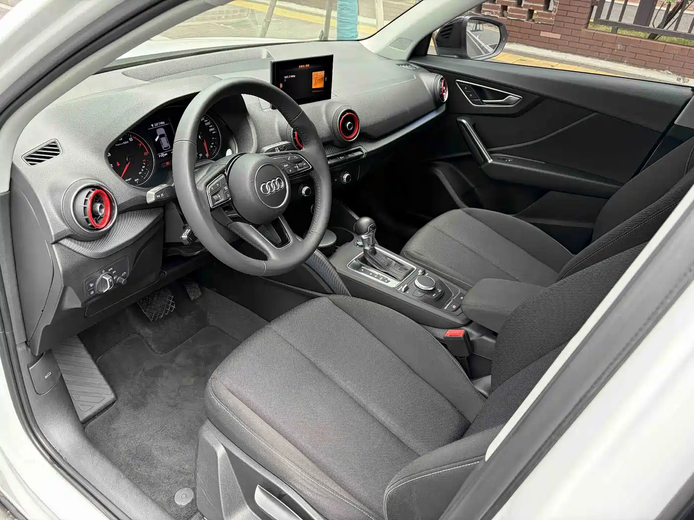 Audi Q2L 2018 35 TFSI Launch Exclusive Edition China VI фото 7