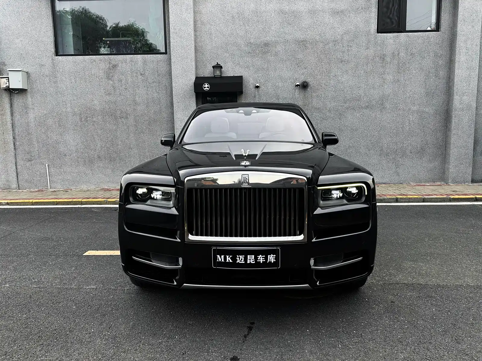 Фото 2 - Rolls-Royce Cullinan