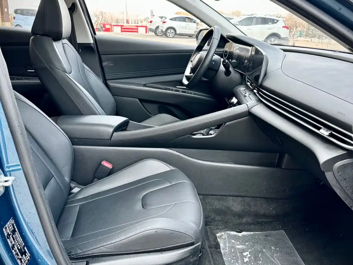 Hyundai Elantra 2023 1.5L CVT TOP Flagship Edition фото 13