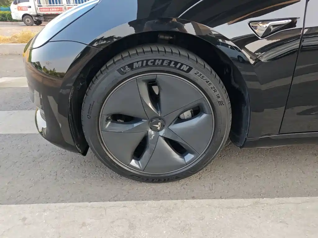 Фото 23 - Tesla Model 3