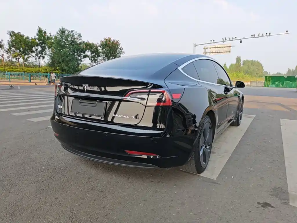 Фото 7 - Tesla Model 3