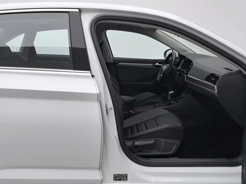 صورة 23 - Volkswagen Sagitar