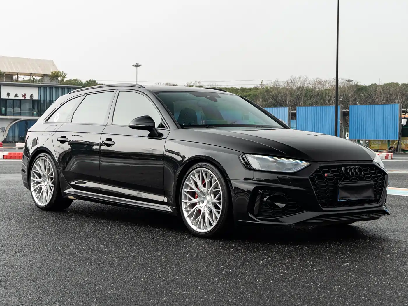 Audi RS 4 2022 RS4 Avant Obsidian Edition фото 3