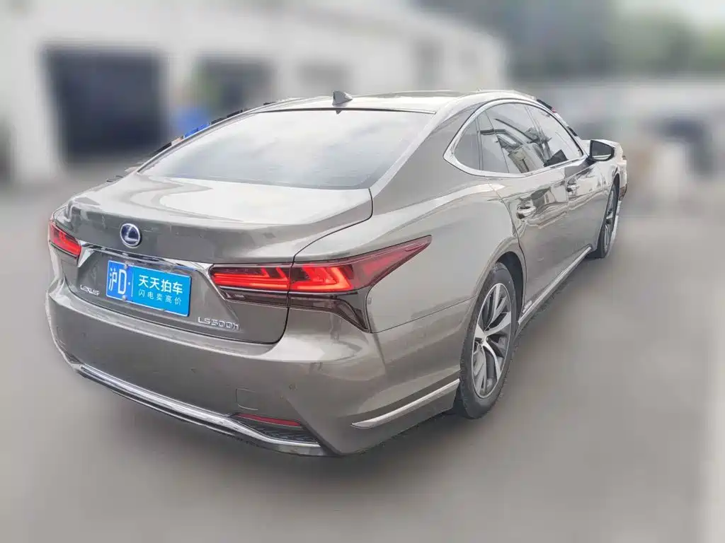 Фото 2 - Lexus LS