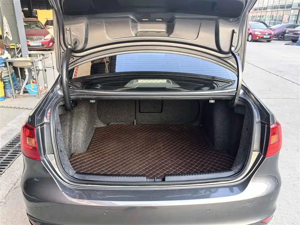 Volkswagen Sagitar 2012 1.8TSI Automatic Flagship Edition фото 19