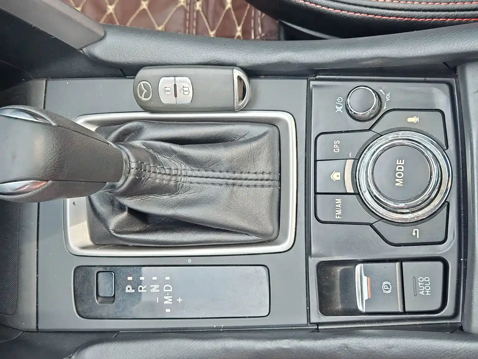Photo 8 - Mazda CX-4