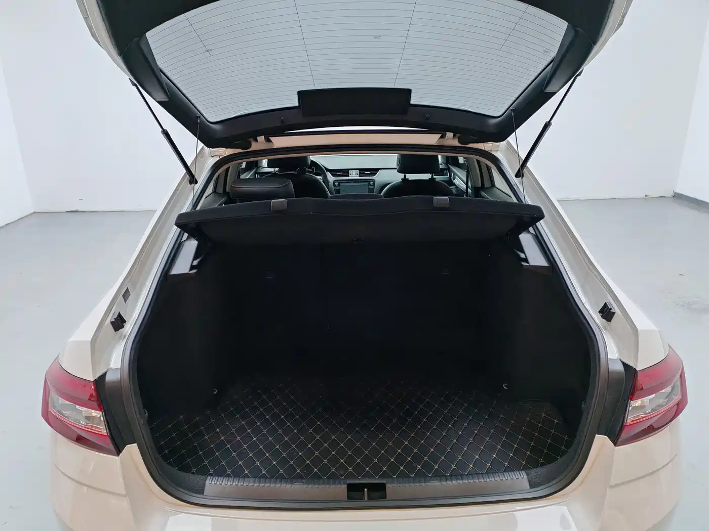 Škoda Octavia 2018 TSI280 DSG Luxury Edition фото 13
