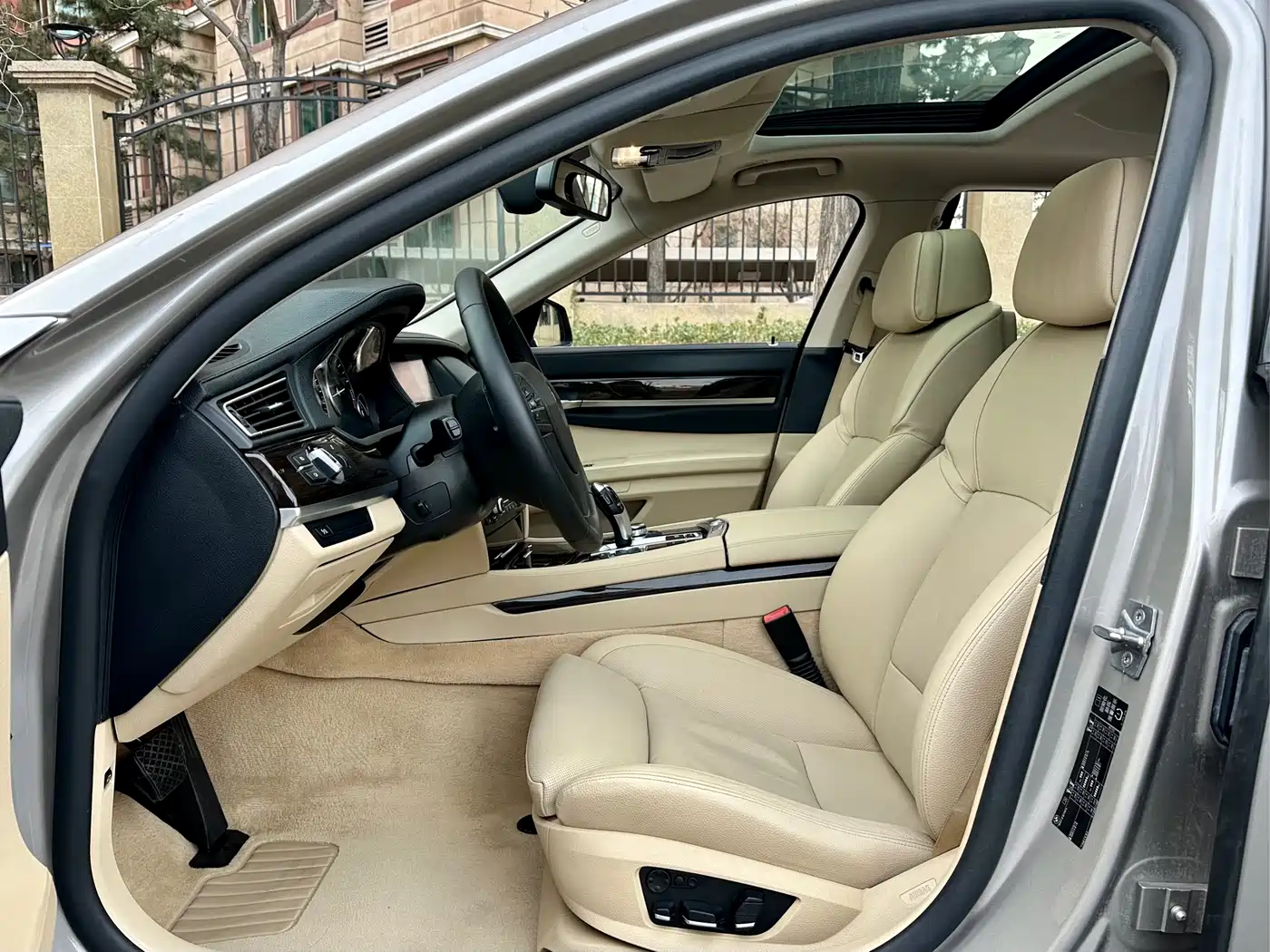 BMW 7 Series 2009 740Li Luxury фото 6