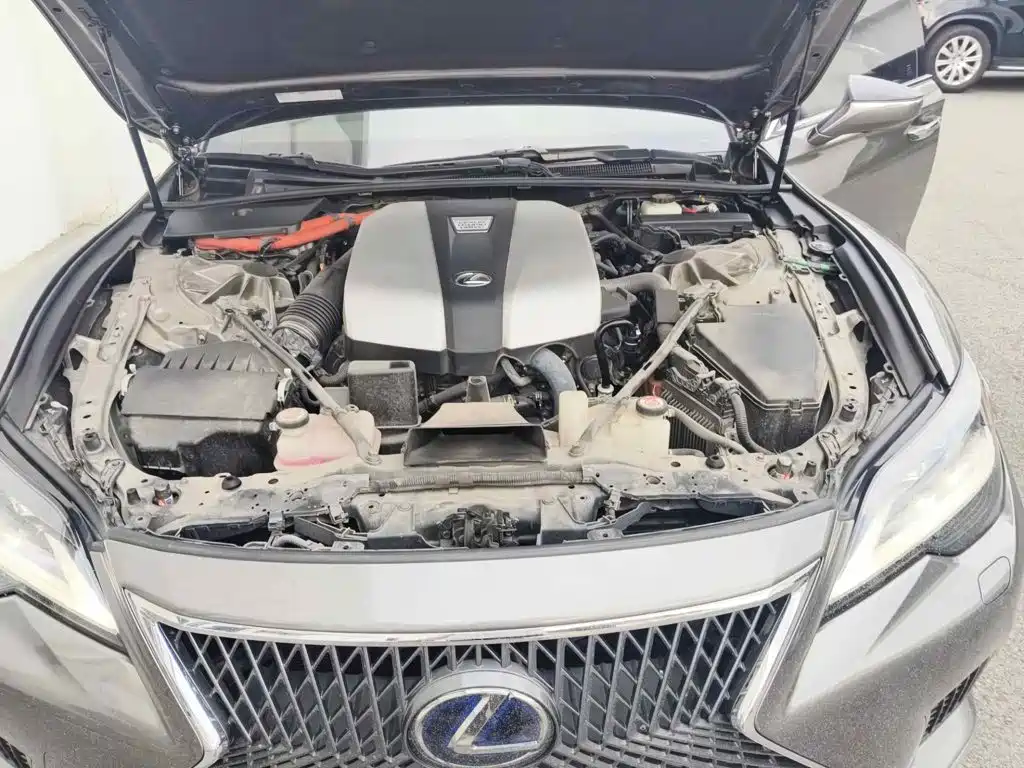Фото 3 - Lexus LS