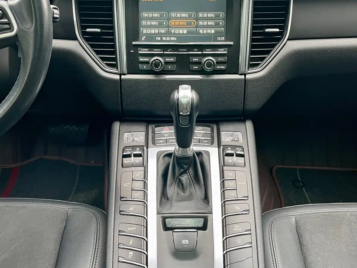 Porsche Macan 2016 Macan 2.0T фото 10