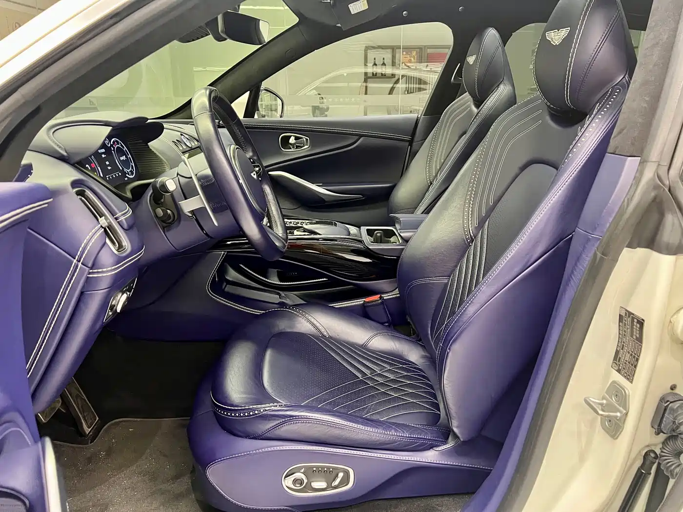 Aston Martin DBX 2021 4.0T V8 Flawless Flame фото 8