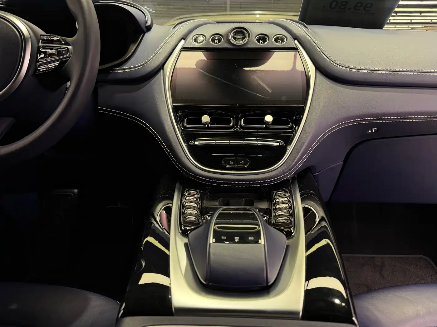 Aston Martin DBX 2021 4.0T V8 Flawless Flame фото 26