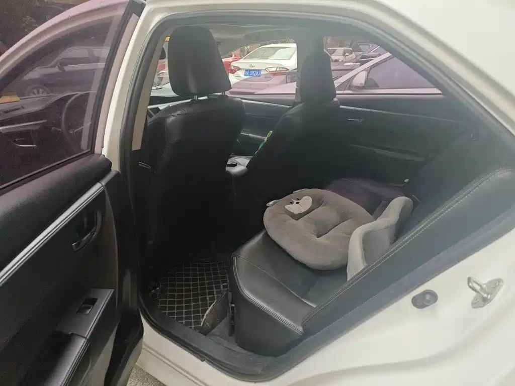 صورة 13 - Toyota Corolla