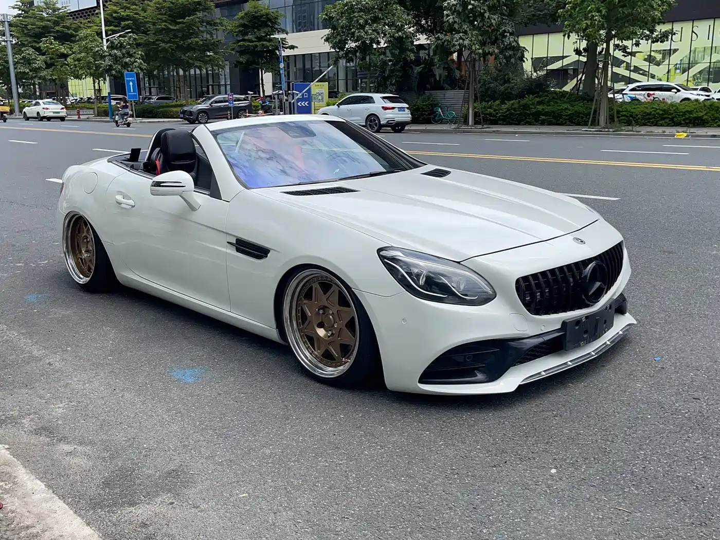 Mercedes-Benz SLC 2018 SLC 300 Luxury Sport фото 10