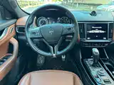 Photo 11 - Maserati Levante