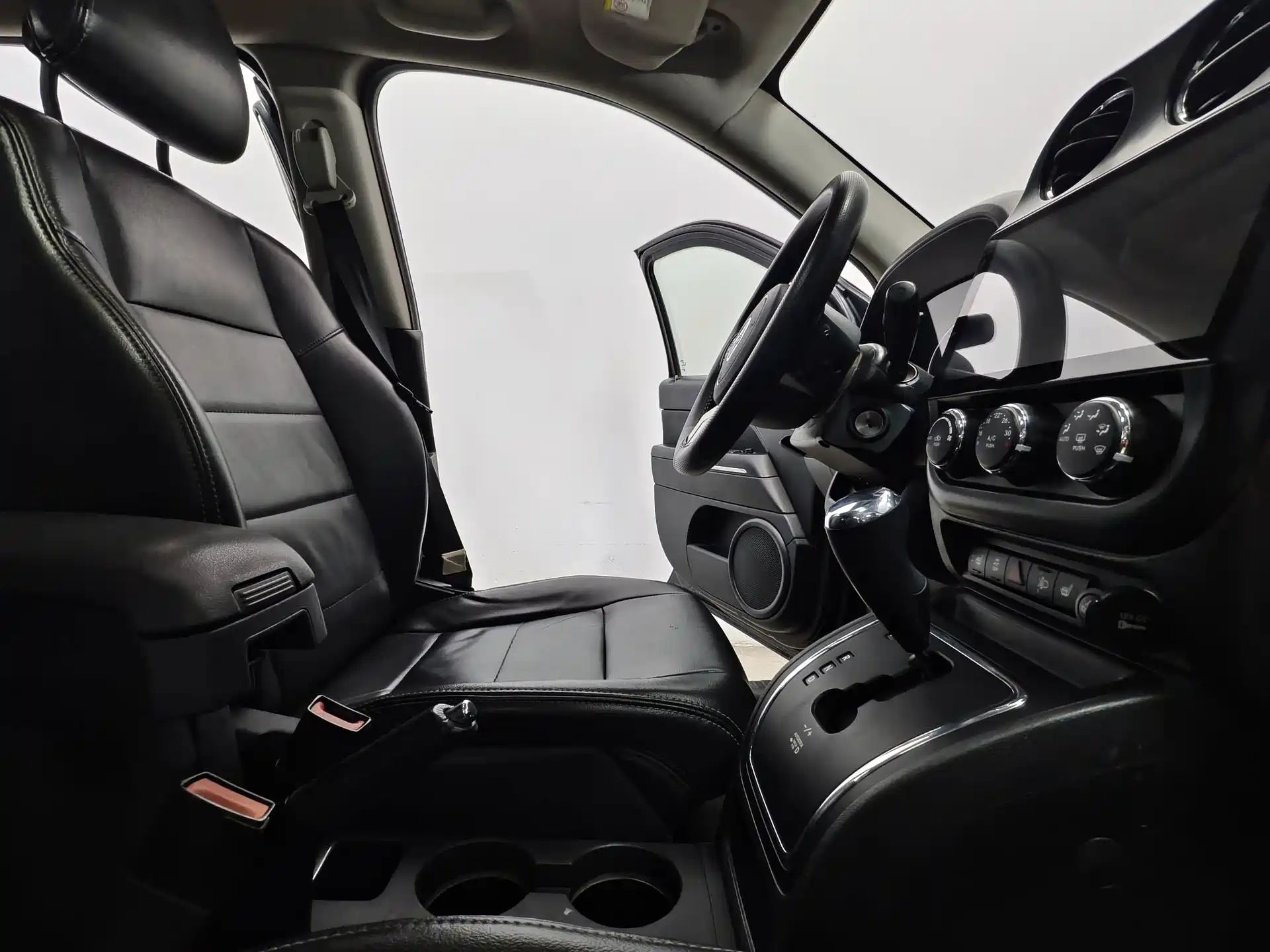 Фото 15 - Jeep Compass (Import)