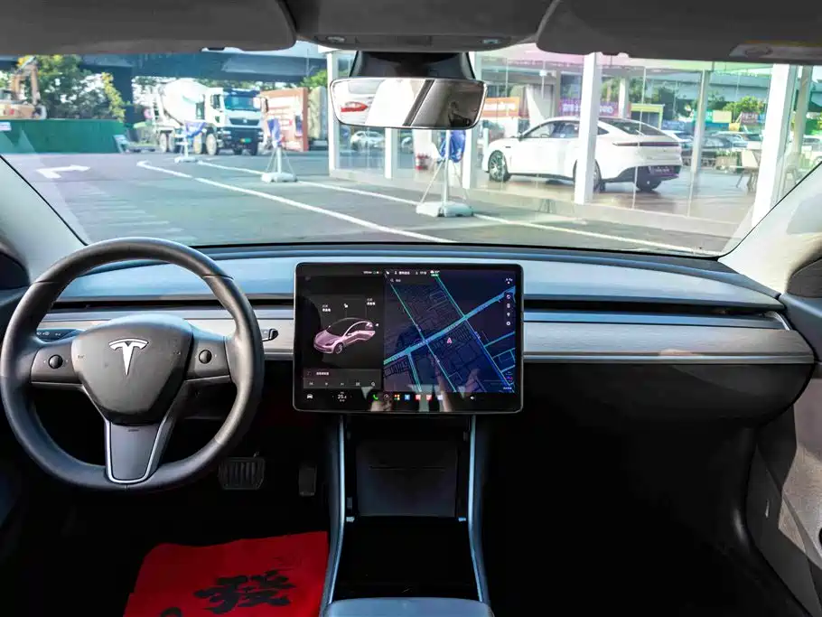 Фото 17 - Tesla Model 3