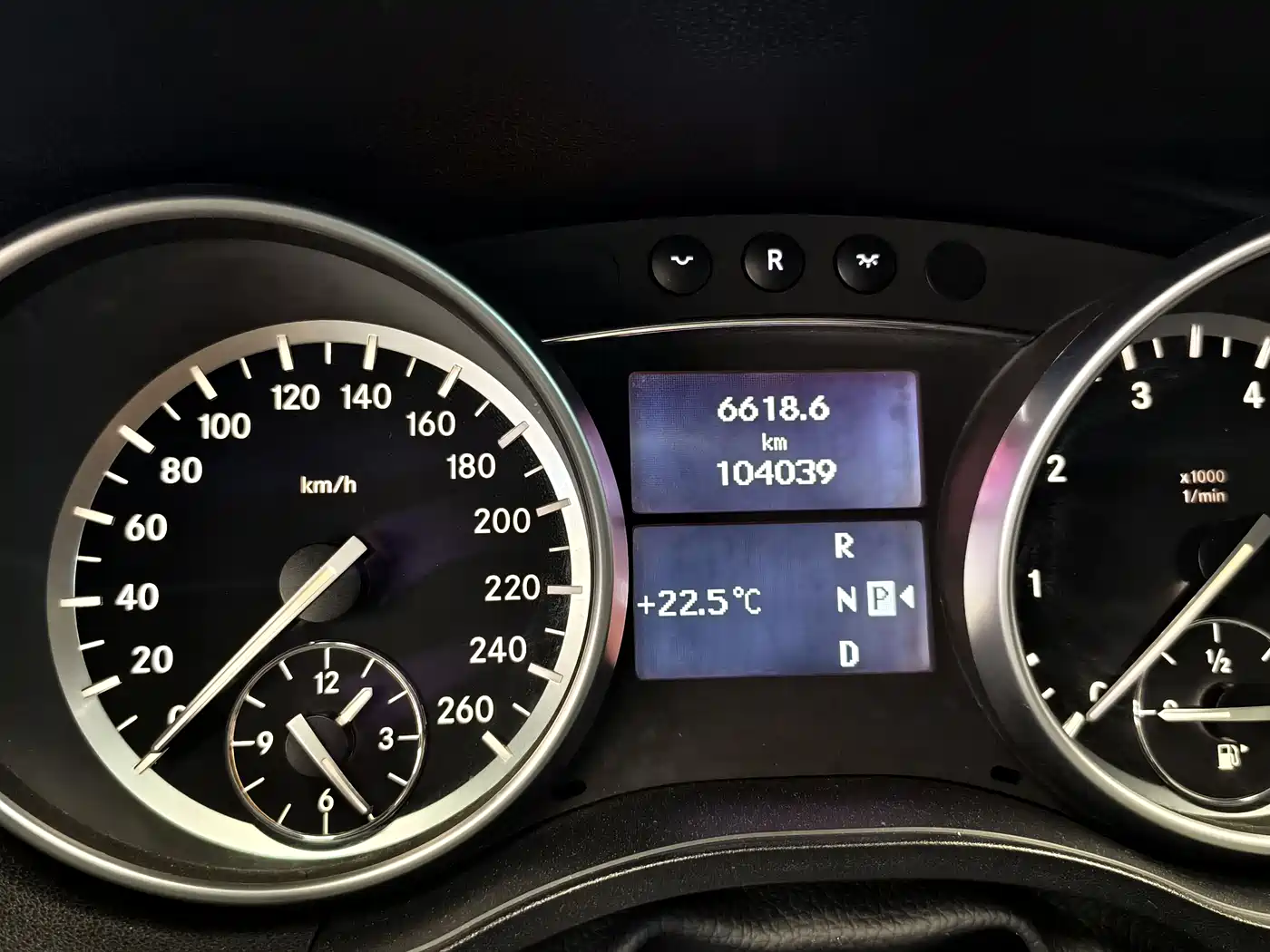 Mercedes-Benz R-Class 2017 R 320 4MATIC Business Collector's Edition фото 18