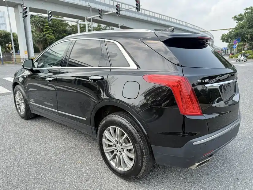 Photo 7 - Cadillac XT5