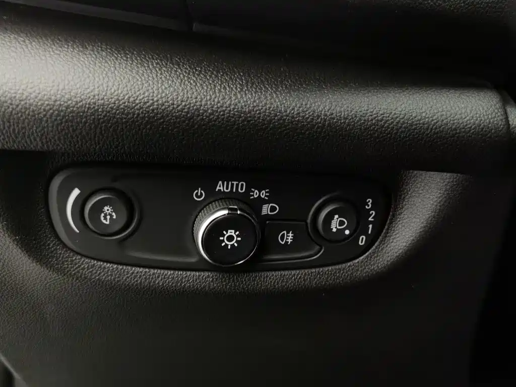 Photo 21 - Buick Regal
