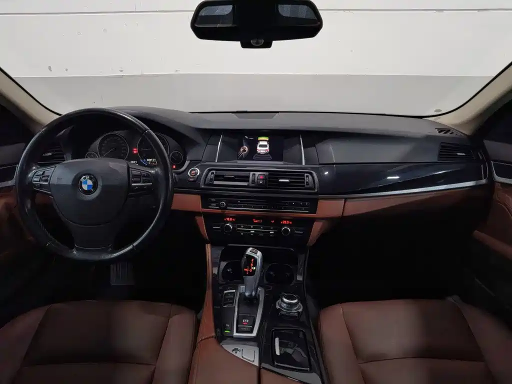 BMW 5 Series (Import) 2015 2014 520i Classic