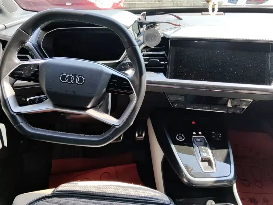 Фото 12 - Audi Q4 e-tron