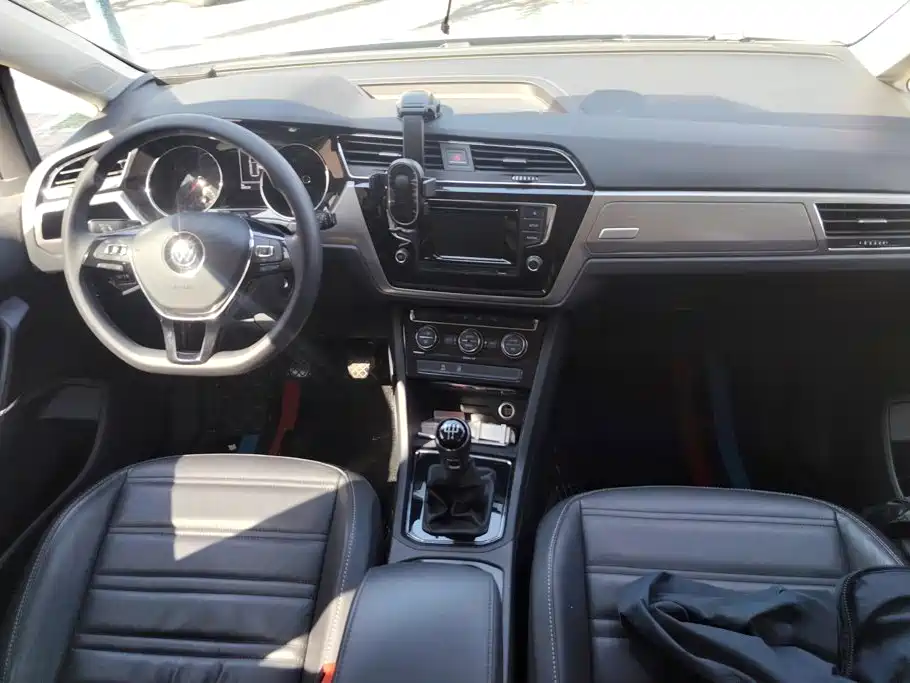 Volkswagen Touran 2017 2016 Touran L 280TSI Manual Trendline