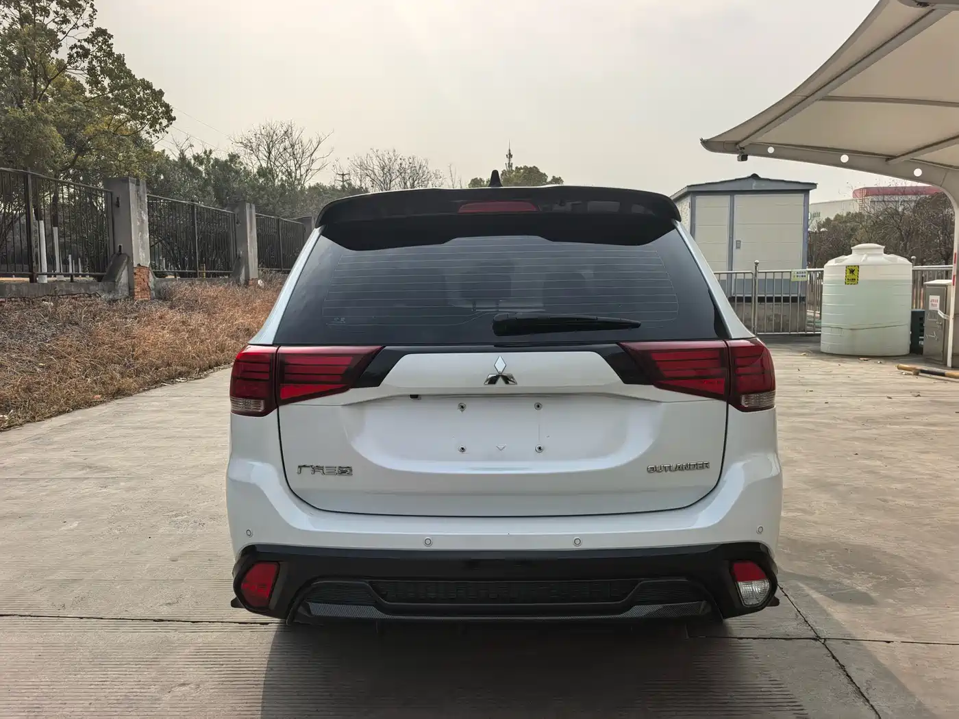 MITSUBISHI OUTLANDER