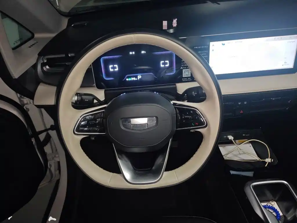 Geely Geometry E Firefly 2023 2024 Model 401km Fluorescent
