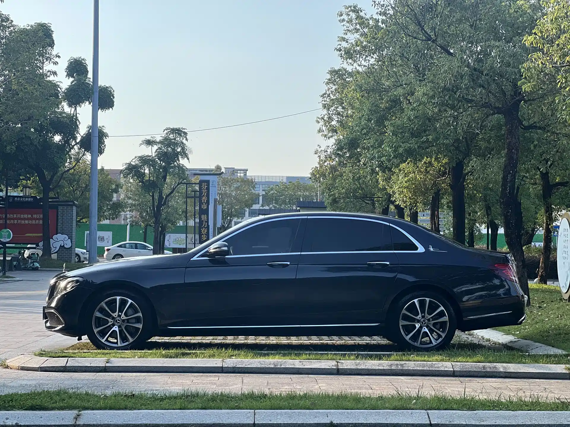 Фото 4 - Mercedes-Benz E-Class
