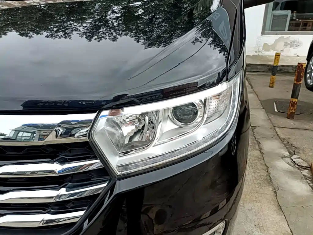 JAC Refine M3 2022 2022 PLUS 1.8L 7-Seater Standard
