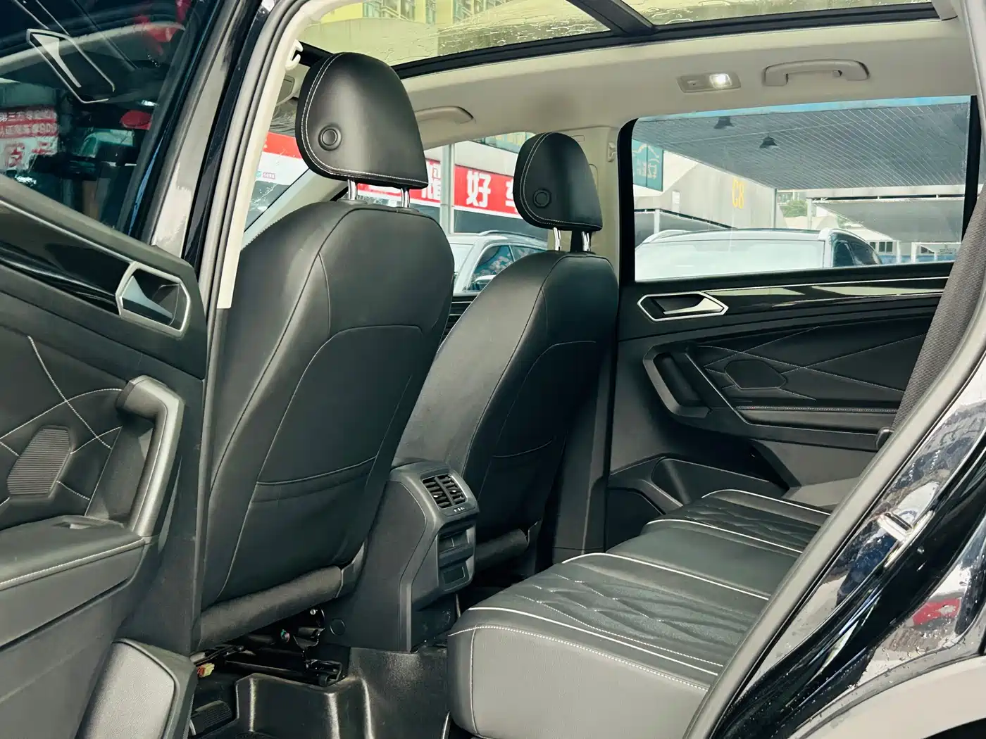 Volkswagen Tiguan L 2024 Outstanding 300TSI Auto 2WD Dragon Soaring Edition фото 7