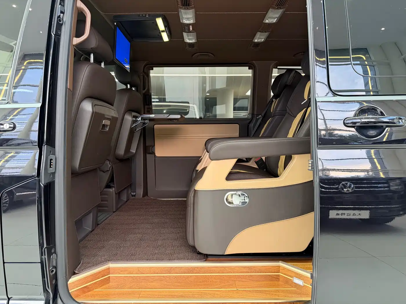 Volkswagen Caravelle 2018 2018 2.0TSI 4WD Luxury Edition 7-Seater