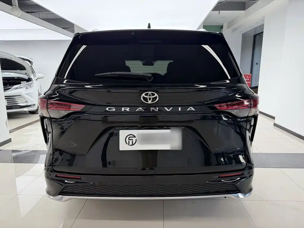 Toyota Granvia 2026 2024 2.5L Hybrid Premium PLUS 4WD Edition
