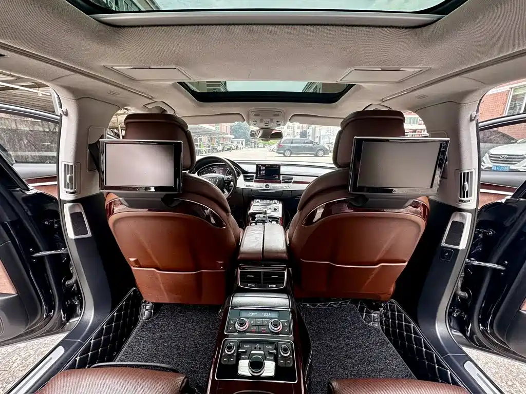 Фото 8 - Audi A8