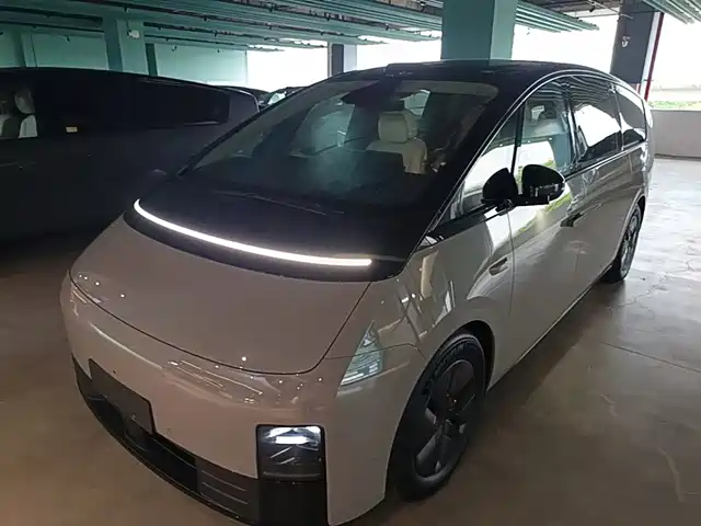 Li Auto MEGA 2024