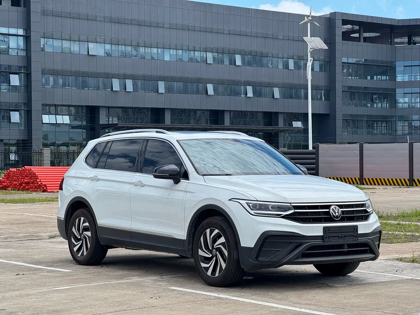 VOLKSWAGEN TIGUAN L