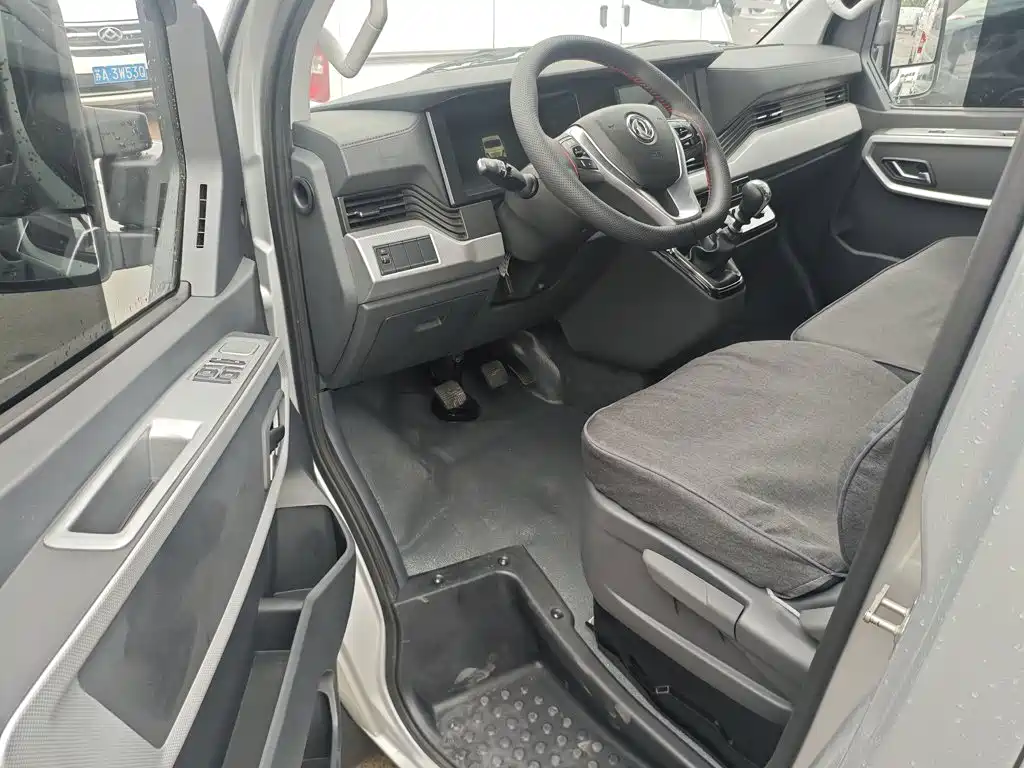 Dongfeng Yufeng Yufeng 2026 2023 V9+ 2.0T Manual FWD Multi-purpose Medium Wheelbase Medium Roof 7/8/9 Seater