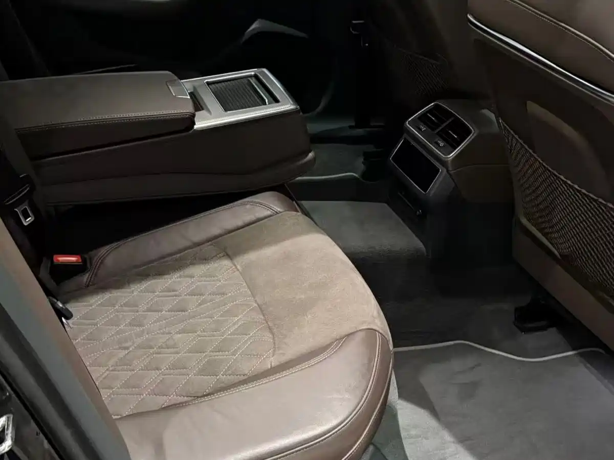 Фото 5 - Audi A7L