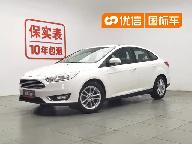 Ford Focus 2015 Sedan 1.6L Manual Trend — фото 1