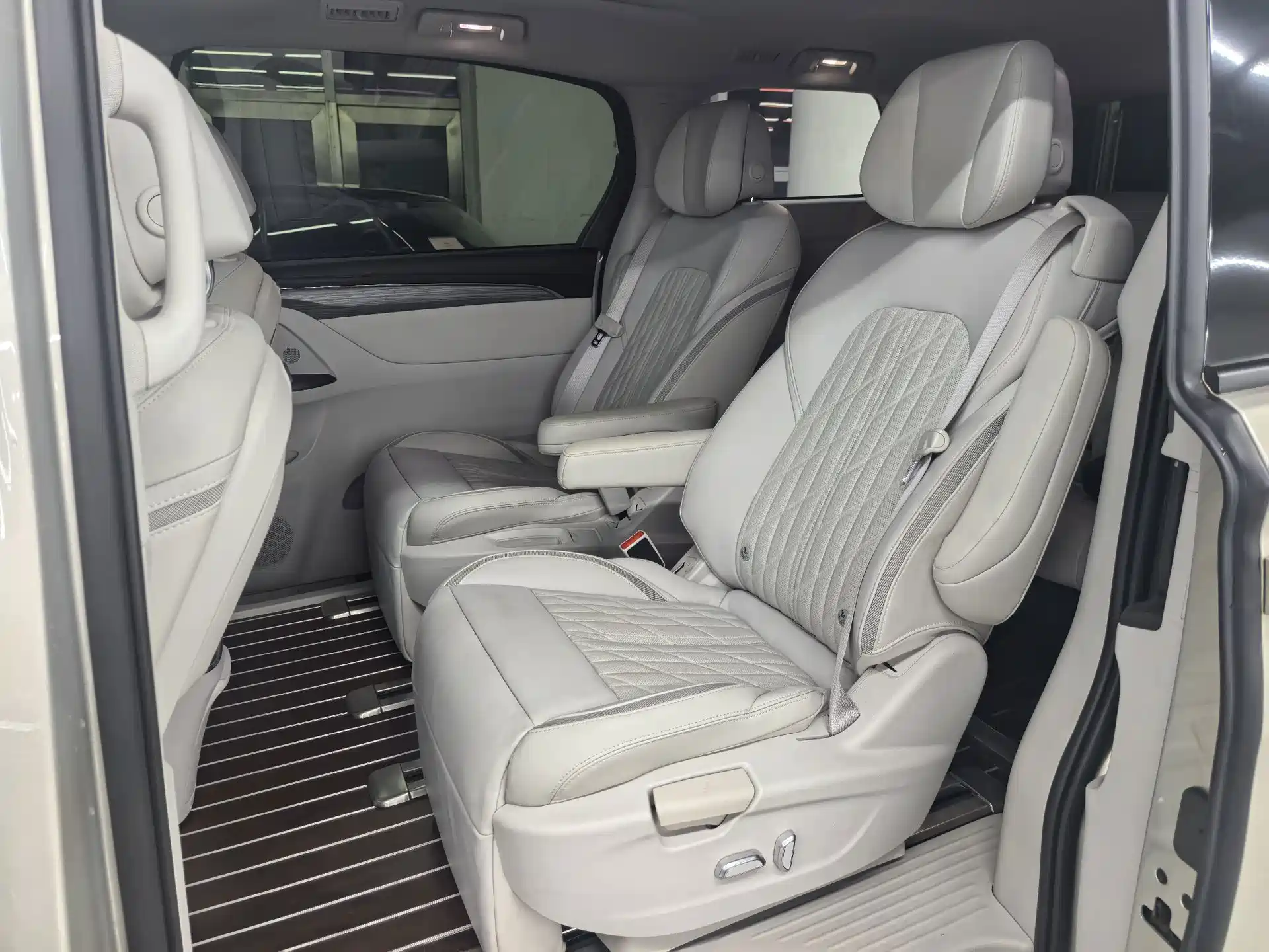 Фото 8 - Buick GL8