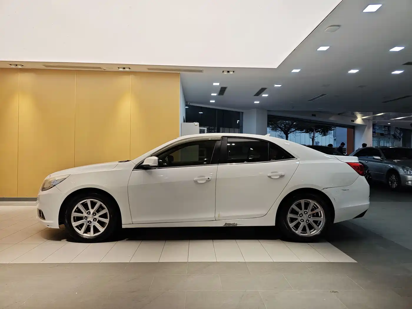 Chevrolet Malibu 2013 2.0L Automatic Luxury Edition фото 6