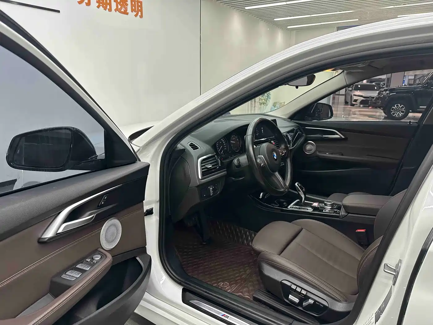 BMW 1 Series 2021 120i M Sport Shadow Edition фото 9