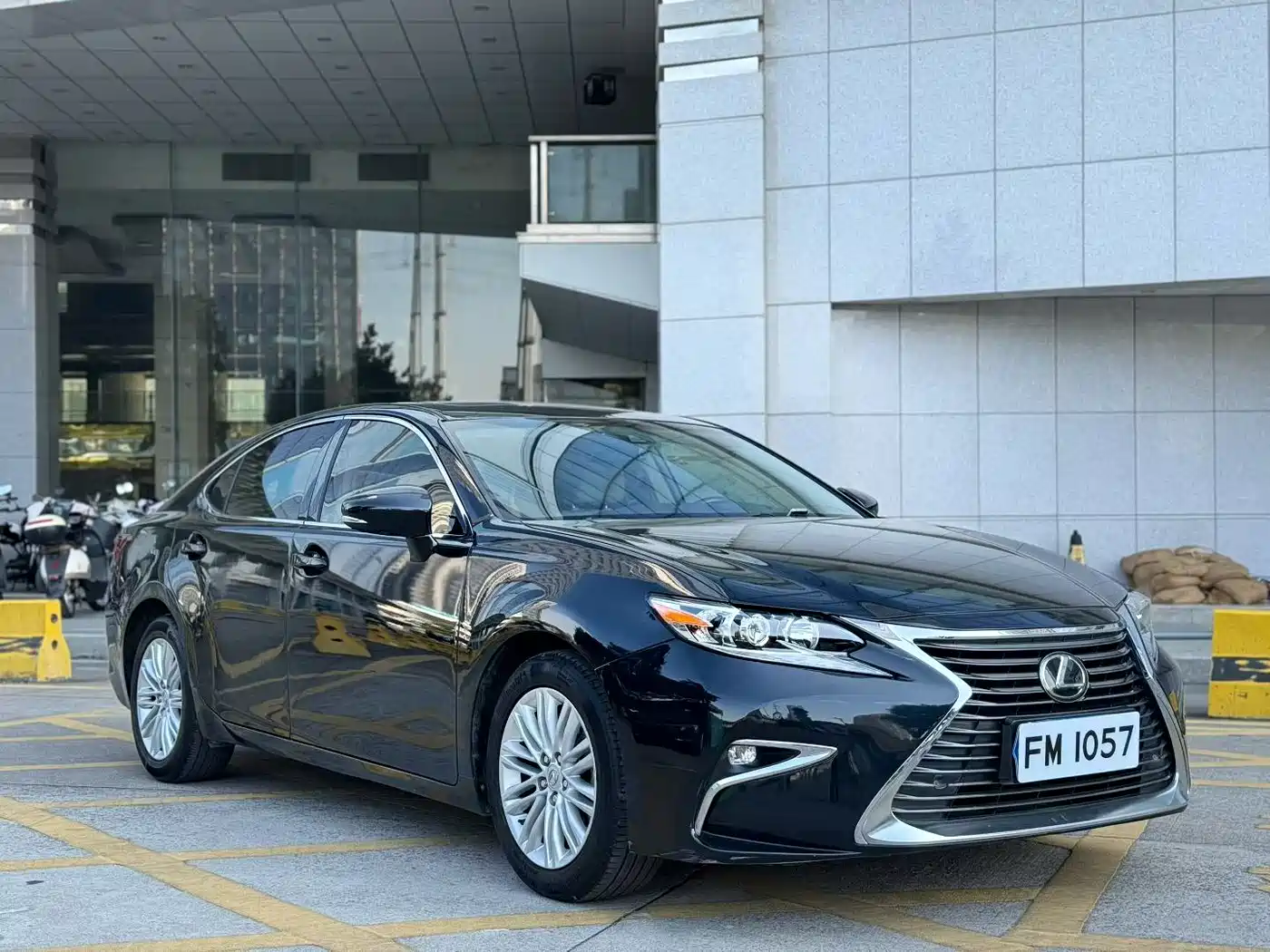 Lexus ES 2015 200 Comfort Edition фото 3
