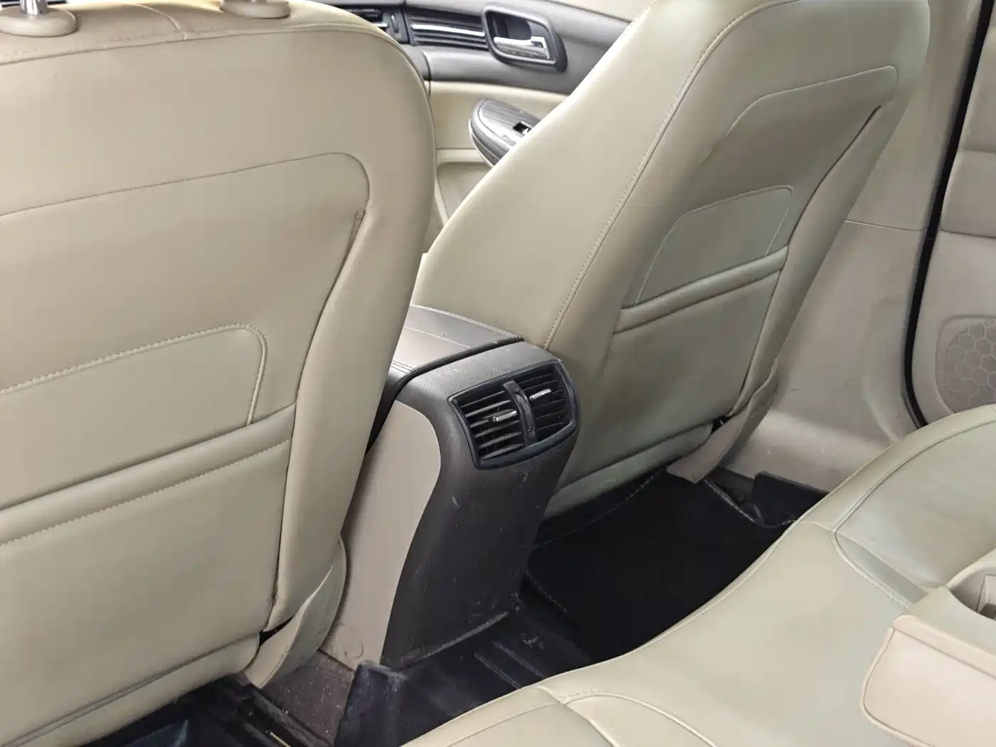 Chevrolet Malibu 2013 2.0L Automatic Luxury Edition фото 23