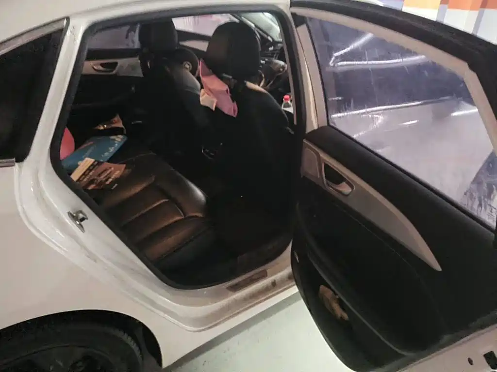 Roewe i6 MAX 2021 2020 Model 300TGI Automatic Cool & Smart Edition